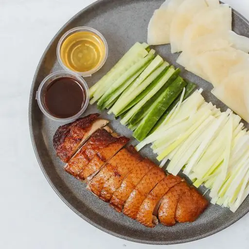 Serviervorschlag für Knuspriges Entenfleisch mit Hoisin und Gemüse (scharf)