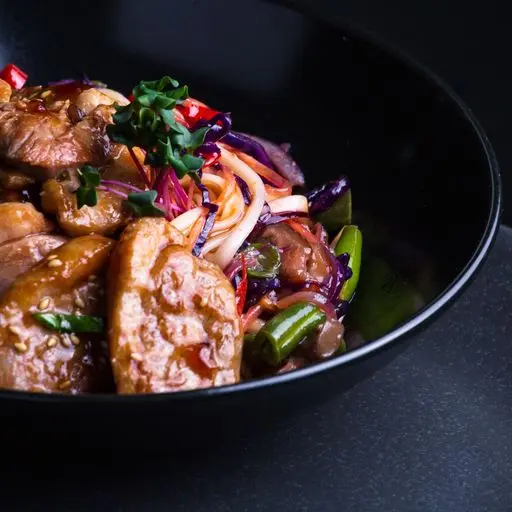 Serviervorschlag für Entenfleisch mit Gemüse (Chop Suey)