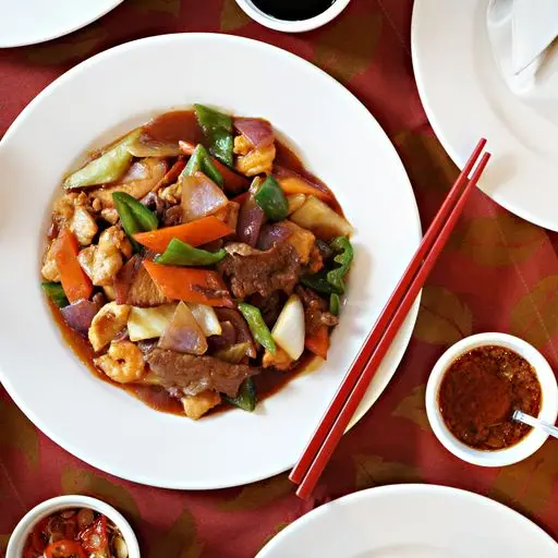 Serviervorschlag für Rindfleisch mit chinesischen Pilzen und Bambus