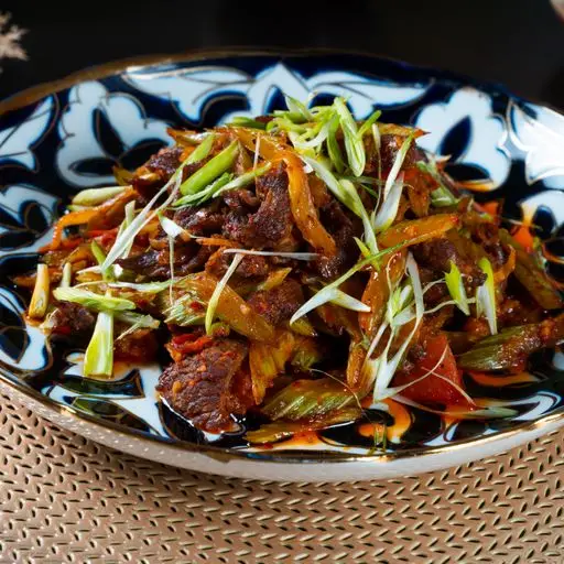 Serviervorschlag für Rindfleisch Hoisin und Gemüse (scharf)