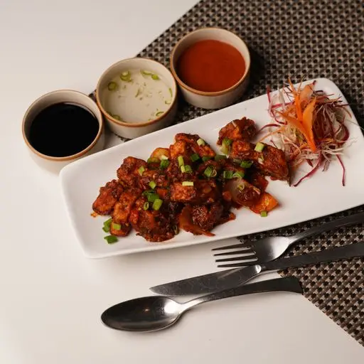 Serviervorschlag für Knuspriges Hühnerfleisch mit Gemüse (Chop Suey)
