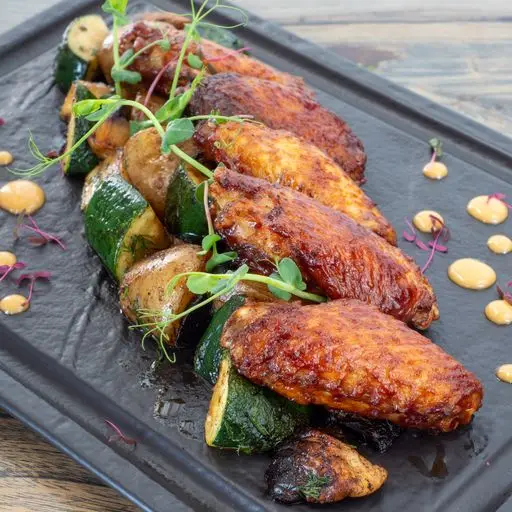 Serviervorschlag für Knuspriges Hühnerfleisch mit Hoisin und Gemüse (scharf)